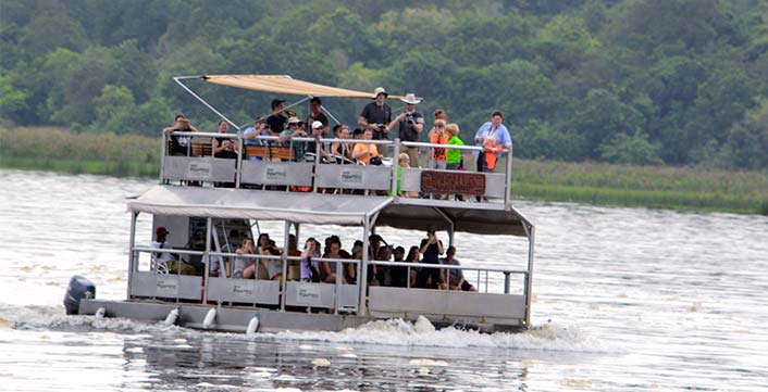 Boat cruise on Murchison falls